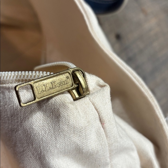 Vintage LL Bean Canvas Tote with Navy Trim zip close LARGE - Picture 10 of 16